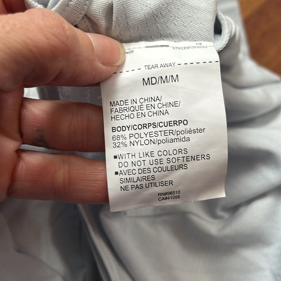 BNWOT light gray scoop neck Under Armour heat gear - Picture 13 of 14